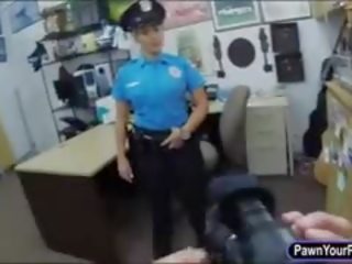 Latine police officier baisée par pawn copain