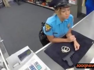 Punca policija uradnik dobi ji muca zajebal s pawnkeeper